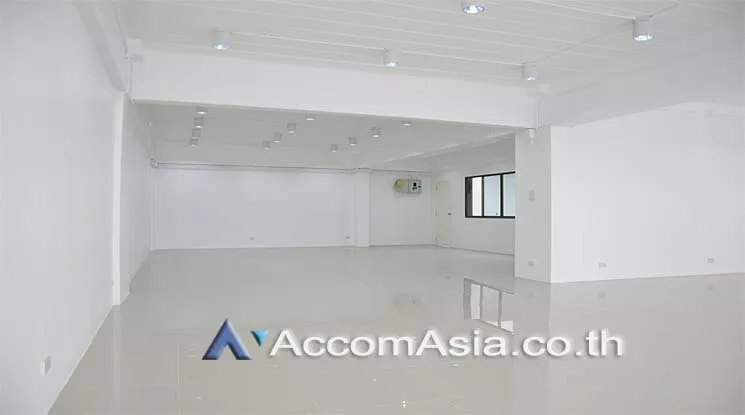  Office space For Rent in Sukhumvit, Bangkok  near BTS Phra khanong (AA14002)